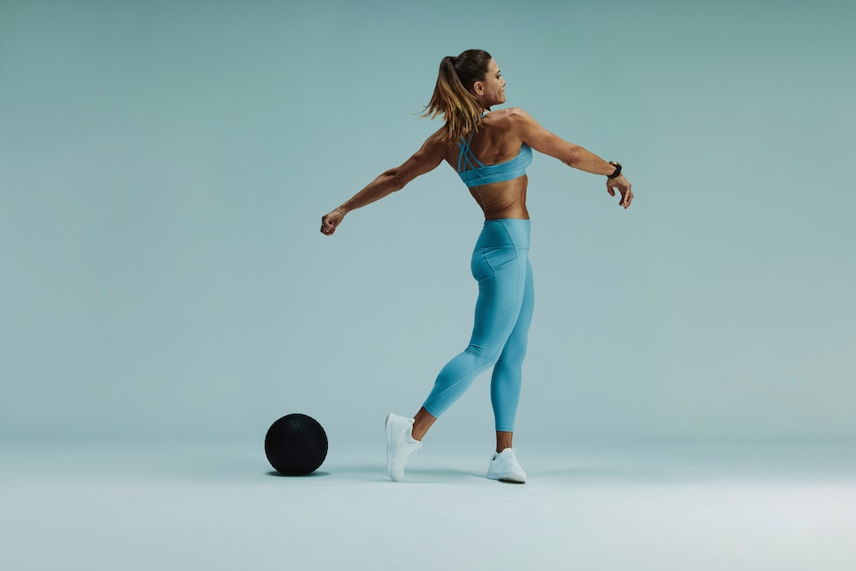 /content/dam/images/golfdigest/fullset/fitness-2024/Doddato med-ball rotational slams 3.jpg